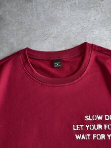 Manfinity Roghcode Men's Slogan Graphic Print Round Neck Short Sleeve T-Shirt Burgundy Dark Red Summer Streetwear City Break Oversized Drop Shoulder Relaxed Fit Tee - Burgundy - View 6