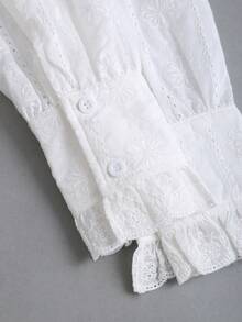 Sweetra 女士必备性感蝴蝶结刺绣饰边露肩修身短袖上衣 - 白色 - 查看 6