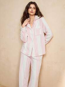 EverLounge 粉白条纹毛绒女士睡衣套装，舒适蓬松的冬季服装
