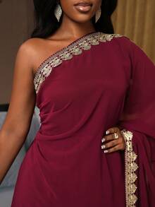 SHEIN Ladiora 女士雪纺单肩金色蕾丝刺绣披肩领长袖连衣裙，优雅奢华派对礼服，春夏款 - 酒紅色 - 查看 6