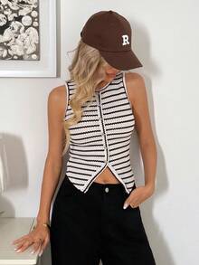 Easowa Blusa regata sem mangas com gola redonda, detalhe de botões falsos, fenda assimétrica e modelagem ajustada. Tecido texturizado listrado. Estilo casual, descontraído e elegante para o trabalho. Ideal para o outono/inverno. - Preto e Branco - Ver 6