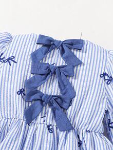 Maija Kids Kleine Mädchen Kleid mit blau-weißen gestreiften Schleifen-Dekor, rundem Ausschnitt, Lässig, Langarm - Blau-Weiß - Übersicht 3