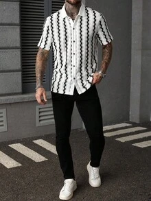 Manfinity CasualCool 休闲时尚百搭夏季男士纽扣短袖衬衫 男士黑白条纹衬衫 男士纹理衬衫 男士短袖纽扣衬衫，男士秋季户外服装，2025 秋季男士服装，新款秋季衬衫是一款百搭的秋季外出衬衫，适合通勤、休闲约会和商务等各种场合，