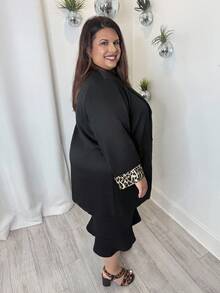 Enliva Jennifer_samantha_style Black Leopard Print Plus Size Women's Blazer With Cuff Splicing, Elegant Daily Wear Office Commute Outfit, For Apple Rounded Body Shape