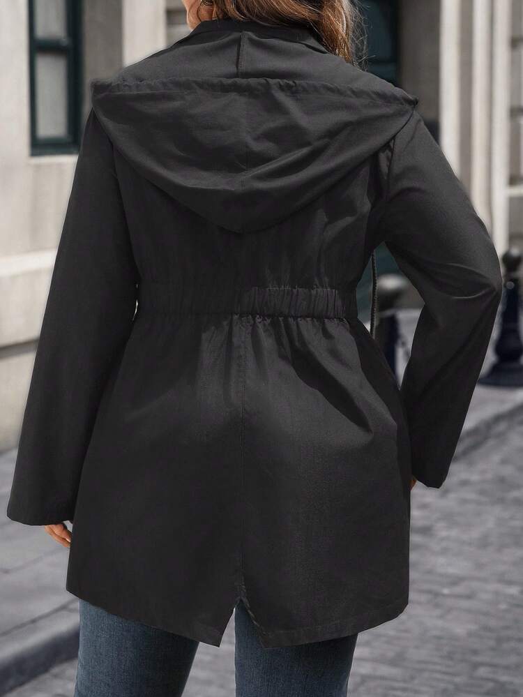 Veste décontractée à capuche avec cordon de serrage, fermeture éclair et poches pour femmes grandes tailles, idéale pour le quotidien et les trajets