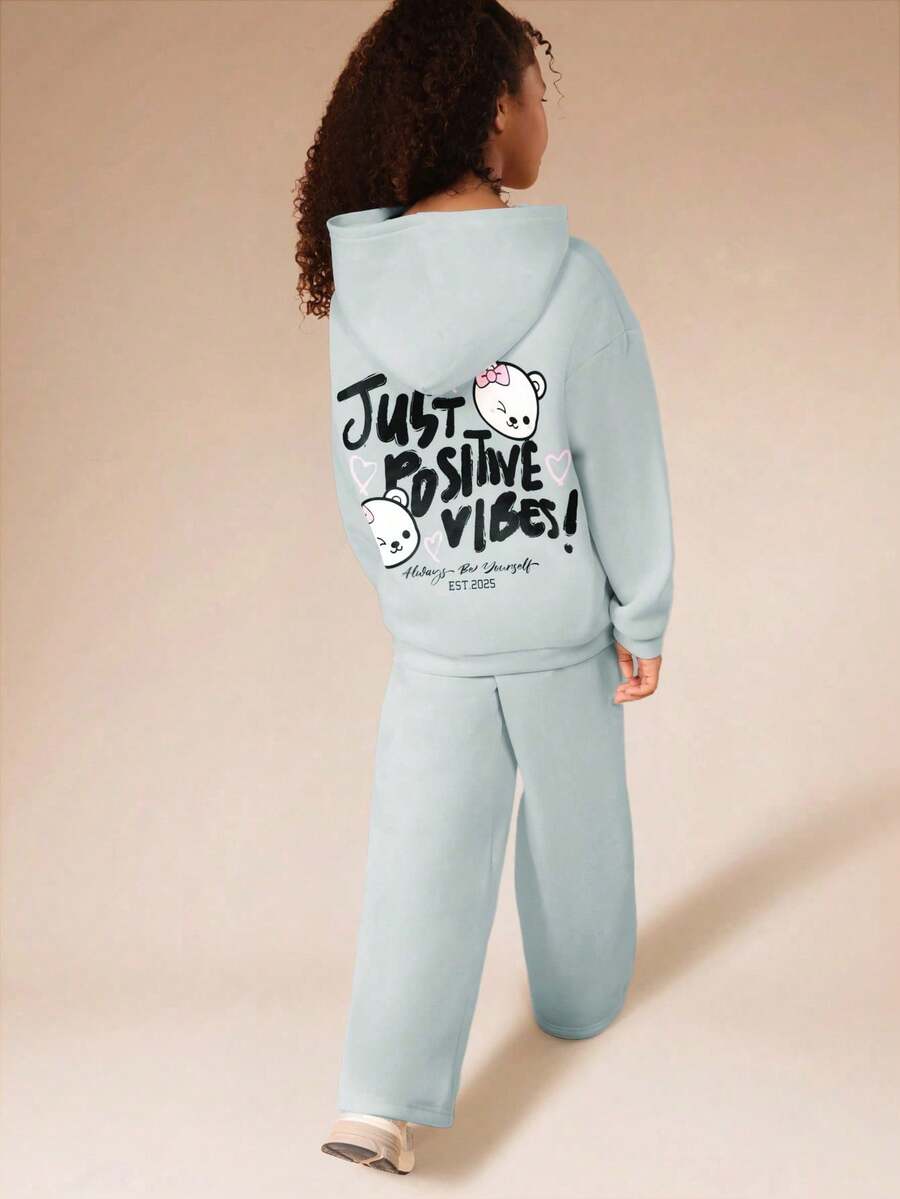 SUMWON Ensemble sweat-shirt à capuche et jogging pour préadolescentes avec graphiques d'ours, juste des ondes positives. sweat-shirt à capuche assorti et pantalon de jogging pour un look casual - Bleu ciel - Voir 1