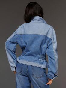 Athîral Denim 女士休闲翻领收腰蓝白撞色牛仔夹克，适合通勤、工作和特殊场合。 - 淺色水洗藍 - 查看 4