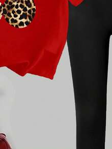 SHEIN Bộ áo thun tay ngắn cổ tròn đơn giản và quần legging thời trang thường ngày sáng tạo, tươi mới họa tiết da báo dành cho nữ, họa tiết quả anh đào, khẩu hiệu chữ in phong cách thường ngày, thoải mái, phù hợp mọi mùa - Nhiều màu - Xem 5