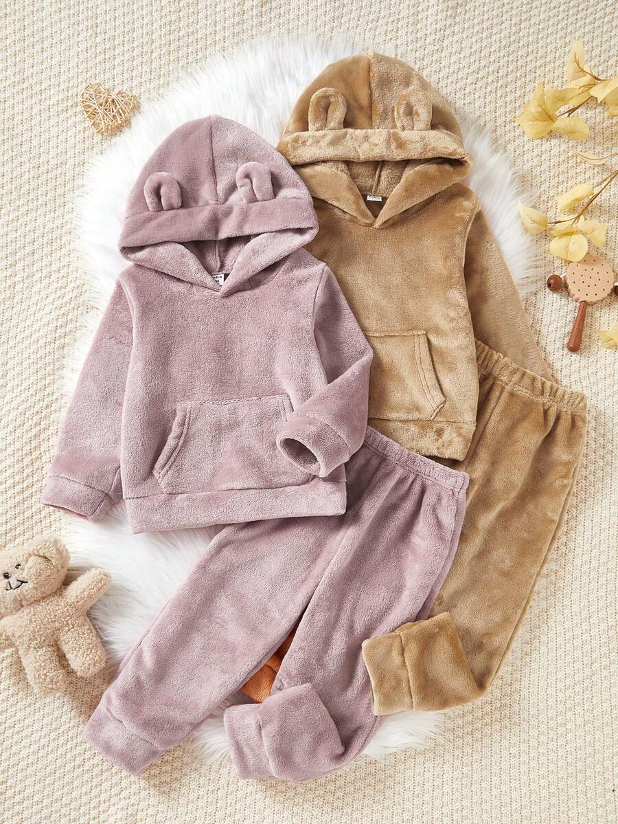 Conjunto de 4 peças para meninas, composto por blusas de manga comprida com capuz e calças compridas a condizer, perfeitas para o outono e inverno. Com construção sem costuras e tecido polar macio, é essencial para usar em casa durante o inverno e também uma opção criativa de presente para as festas.