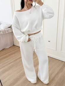 CovetEZ Bộ đồ hai mảnh áo nỉ cổ bất đối xứng và quần ống loe cỡ lớn, phong cách thể thao thường ngày, thu/đông - trắng - Xem 4