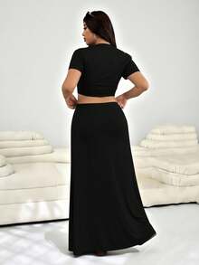 Solflare Plus Size Spring/Summer 2pcs Soft & Comfortable Short Sleeve Crew Neck T-Shirt & Skirt Set 2 Pieces Sets Woman - Black - View 2