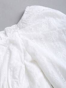 Sweetra 女士必备性感蝴蝶结刺绣饰边露肩修身短袖上衣 - 白色 - 查看 5