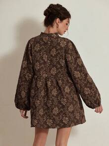 Revavyn 女士优雅纹理花卉灯笼袖A字迷你裙，秋季 - 咖啡棕 - 查看 2