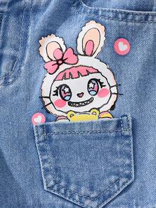 SHEIN ChillGRL 1条少女兔子印花工装牛仔直筒裤，复古街头风甜美时尚休闲校园日常推荐！蓝粉相间的兔子印花可爱俏皮，多口袋设计甜美时尚！浅蓝色水洗直筒宽松版型，舒适百搭，适合日常出行、度假、校园生活或与朋友聚会，一年四季都是你衣橱里的必备单品！ - 中等水洗藍 - 查看 5