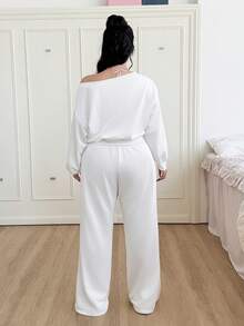 CovetEZ Bộ đồ hai mảnh áo nỉ cổ bất đối xứng và quần ống loe cỡ lớn, phong cách thể thao thường ngày, thu/đông - trắng - Xem 2