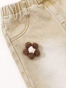 女婴休闲学院风白色针织开衫毛衣和卡其色水洗棉直筒裤，饰有花卉滚边，两件套 - 白色 - 查看 5