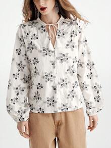 Aveloria Modichic 圆领刺绣提花流苏系带宽松休闲复古波西米亚风女式长袖衬衫 - 白色 - 查看 3