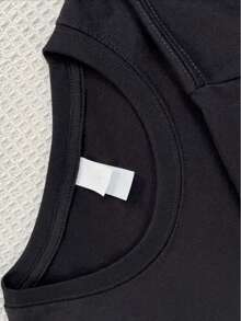 Camiseta de cuello redondo y mangas cortas de ropa fashion, fabricada en México, para la temporada primavera-verano 2025. Con estampado de dibujos animados, es un modelo de pareja - Negro - Ver 5