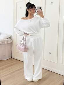 CovetEZ Bộ đồ hai mảnh áo nỉ cổ bất đối xứng và quần ống loe cỡ lớn, phong cách thể thao thường ngày, thu/đông - trắng - Xem 6