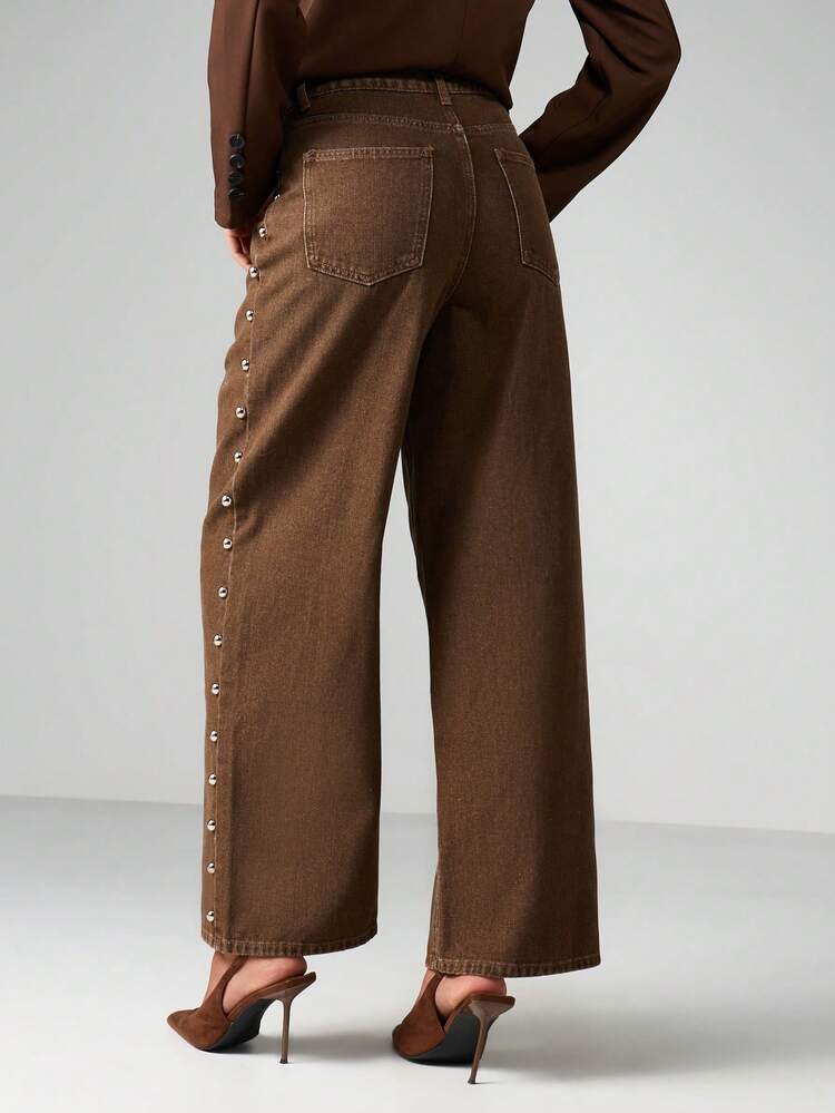 MISSGUIDED Calça Denim Reta Vintage com Pernas Largas e Cintura Alta na Cor Marrom, com Detalhes de Costura Lateral com Tachas de Prata, Estilo Palazzo para Outono e Inverno