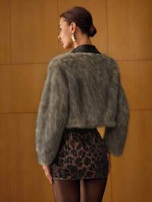 MOTF PREMIUM 翻领短款人造毛皮外套，带金属扣 - 杏色 - 查看 3