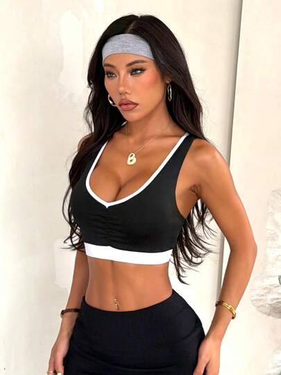 Dewbera Women's Seamless Contrast Trim Sports Bra view 3