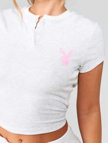 Missguided x Playboy Conjunto de pijama de dos piezas con top henley de manga corta acanalado y pantalón de pierna ancha, un conjunto de ropa de descanso cómoda - Gris Claro - Ver 3