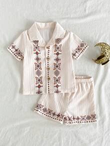 SHEIN Vintaside Kids 男婴几何图案拼接领短袖衬衫和短裤套装 - 白色 - 查看 5