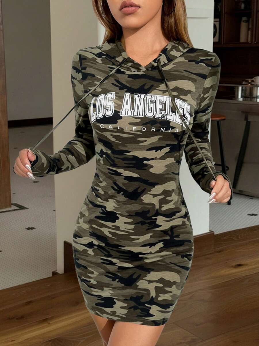 SHEIN EZwear 迷彩和字母圖案抽繩連帽緊身連衣裙 - 彩色 - 查看 1