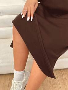 SHEIN EZwear 大码女式棕色长袖休闲卫衣连衣裙，侧开衩下摆，保暖内衬，秋冬款 - 棕色 - 查看 5