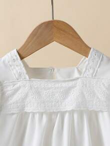 Spring/Summer New Girls Hollow Lace Trim Blouse, White Square Collar Puff Sleeve Baby Short Sleeve Fashionable Little Girl Princess Style Shirt, Children Sweet Loose T-Shirt, Cute - White - View 4