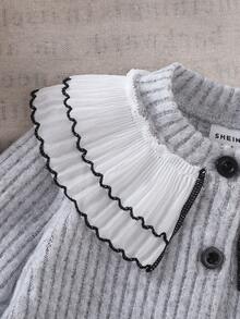 SHEIN 两件套女童灰色长袖开衫，饰有白色双层荷叶边和黑色波浪边设计，搭配修身黑色长裤，外观优雅，面料舒适，款式可爱，适合早春外出和日常穿着。 - 彩色 - 查看 4