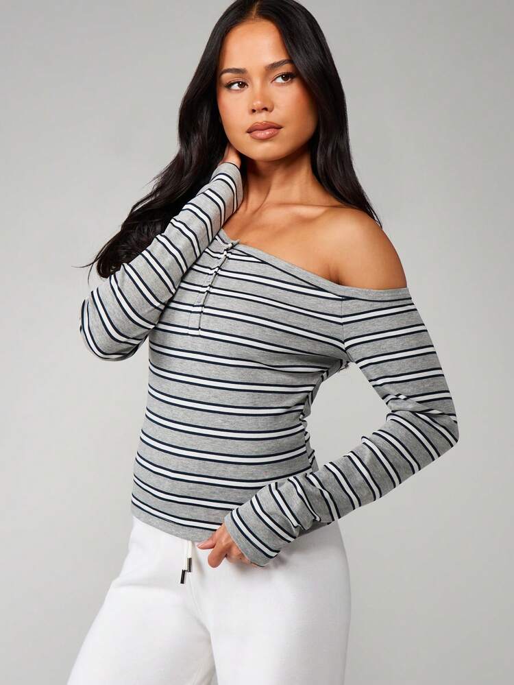MISSGUIDED Asymmetrisches Off-Shoulder Gestreiftes Henley-Oberteil mit Knopfdetails und Langarm für lässigen Herbst-Winter-Stil