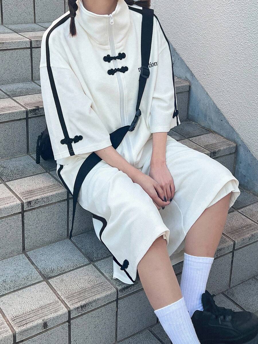 FRIFUL 女士运动条纹撞色纽扣短袖字母印花T恤和短裤套装，2件套家居服套装 - 白色 - 查看 1