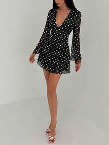 Aloruh 女士复古波点网纱印花性感深V领长喇叭袖迷你连衣裙，适合约会、外出、日常穿着、派对、舞会和教师着装 - 黑色 - 查看 3