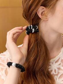 MOTF PREMIUM CHAMPAGNE FAUX SILK SCRUNCHIE - Black - View 2