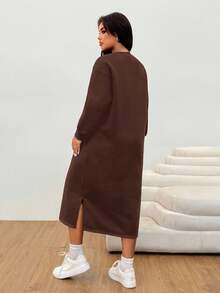 SHEIN EZwear 大码女式棕色长袖休闲卫衣连衣裙，侧开衩下摆，保暖内衬，秋冬款 - 棕色 - 查看 2