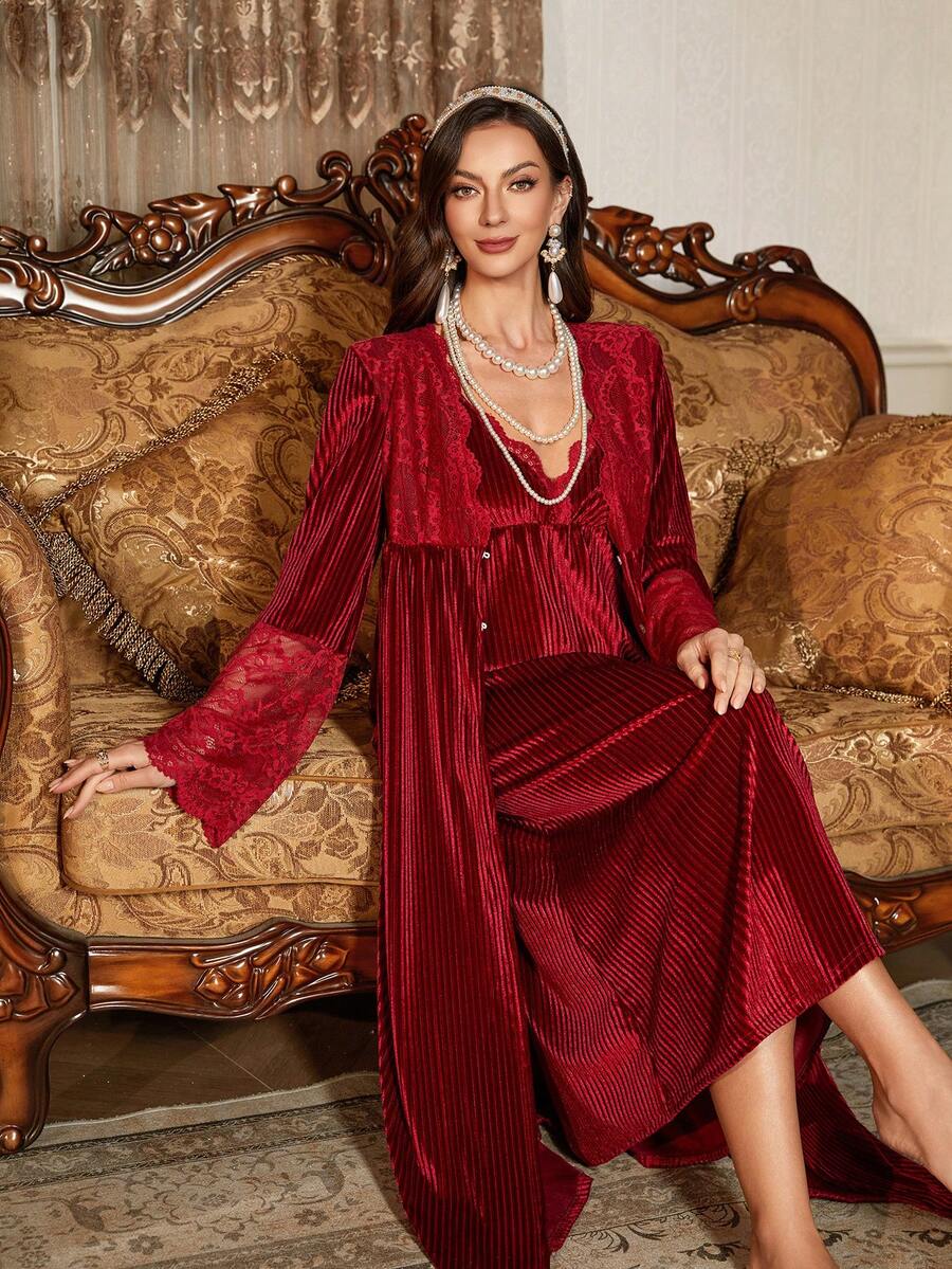 PalaceNights Conjunto de bata y camiseta de dormir de terciopelo acanalado con ribete de encaje de lujo "Palace Nights" para mujeres - Burdeos - Ver 1