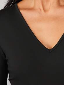 MISSGUIDED Fitted V Neck Long Sleeve Top With Ribbed Texture For Casual Everyday Wear And Layering Essentials - Black - View 4