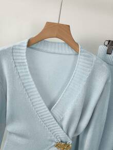 GlowEve 秋冬新款蓝色女式毛衣，不对称金属纽扣开衫，高腰显瘦休闲喇叭裤，简约通勤两件套针织衫