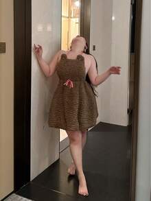 Vibekara 女士可爱蓬松花苞吊带修身连衣裙，适合秋冬季穿着 - 棕色 - 查看 6