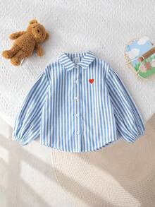 SHEIN 1 paquet Chemise à manches longues avec col châle, rayures bleues et blanches, motif cœur, pour bébé fille. Confortable, casual, polyvalente et pour un usage quotidien. Convient pour les anniversaires, soirées, représentations, mariages, baptêmes, cérémonies d'ouverture, intérieur et extérieur, vie quotidienne, sports, jeux, photos, vacances, festivals. Adapté pour le printemps, l'automne et l'hiver. - Bleu azur - Voir 2