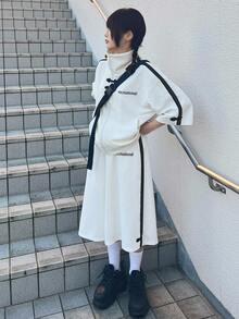 FRIFUL 女士运动条纹撞色纽扣短袖字母印花T恤和短裤套装，2件套家居服套装 - 白色 - 查看 2