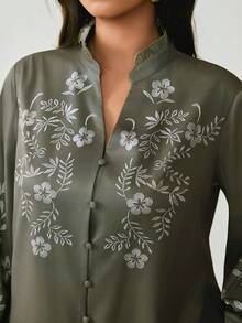 SHEIN LUNE Plus Size Embroidery Print Ruffle Collar V-Neck Button Decor Long Sleeve Ruffle Cuff Casual Shirt, Suitable For Outings, Gatherings, And Vacations - Army Green - View 4
