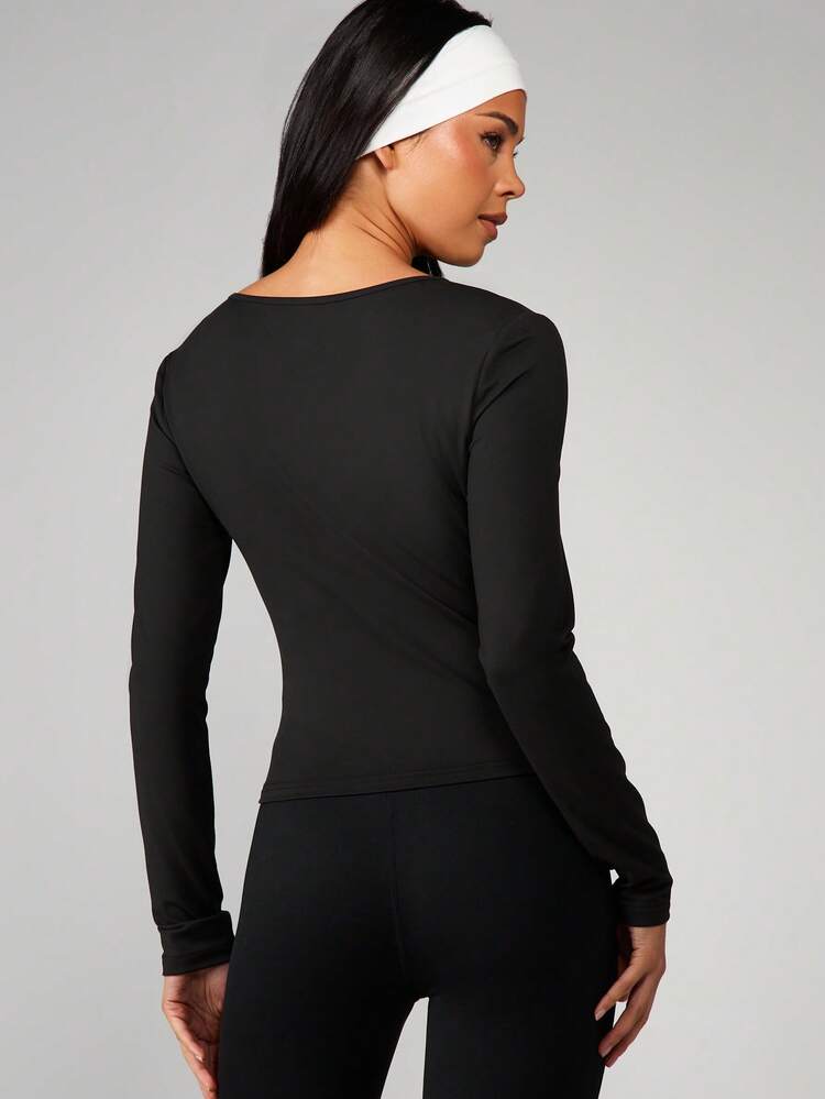 MISSGUIDED Fitted V Neck Long Sleeve Top With Ribbed Texture For Casual Everyday Wear And Layering Essentials