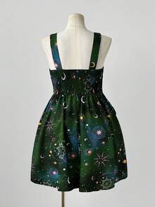 Sunspun 新款时尚百搭假日梦幻星空印花拼接荷叶边系带腰部装饰拉链前开襟中长吊带连衣裙 - 墨綠色 - 查看 2