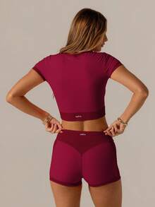 Aralina Freizeit- und Sportbekleidungs-Set mit Kontrastfarben, süßes Sommer-Top und Fahrrad-Shorts Kombi, perfekt für Sommerurlaubs-Outfits oder Flughafen-Outfit für Frauen - Rosenrot - Übersicht 2