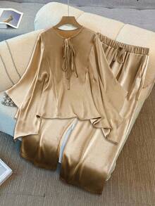 Franclia Bộ 2 áo sơ mi satin nhiều lớp trang trí và quần ống đứng cho nữ, thời trang thu đông - Màu Khaki - Xem 5