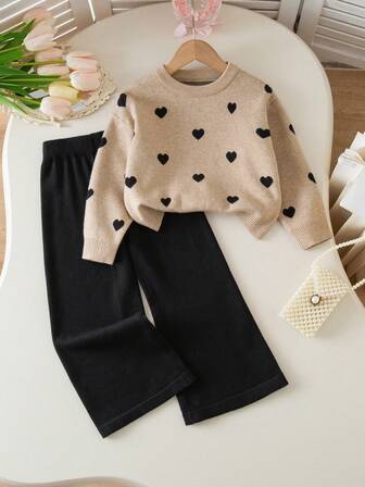 Genkimix Kids Conjunto de suéter y leggings con estampado de corazón para niñas, elegante y lindo, conjunto de suéter de otoño/invierno para niñas, conjunto de dos piezas de pantalones para niñas pequeñas con mangas largas, conjunto de traje de primavera y otoño para niñas, conjunto de punto de dos piezas de pantalones para niñas, conjunto de punto para niños con mangas largas, conjunto de suéter para niñas, conjunto de suéter de invierno para niñas jóvenes, ropa de niña de otoño y invierno, conjunto de punto para niñas, conjunto de pantalones para niñas pequeñas, conjunto de suéter de invierno para niñas jóvenes, conjunto de 2 piezas para niñas pequeñas, conjunto de primavera y otoño para niñas