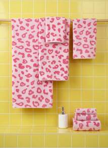 Joivida 1pc Pink Towel With Jacquard Letter & Heart Pattern, Polyester Rectangular 70*140cm Or Kitchen/Face/Hand Towel 34*75cm Or 34*34cm Small Towel, Suitable For Men, Women, Couples, Family, All Seasons, Quick Drying, Absorbent, Soft, For Bathroom, Hotel, Gym, Holiday Gifts, Parties, Beach, Outdoor, Travel